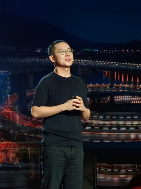 接下来我们将详细讨论：赞多在《时光代理人》中进行了跨界首秀，这标志着他正迎来街舞音乐剧领域的全新挑战